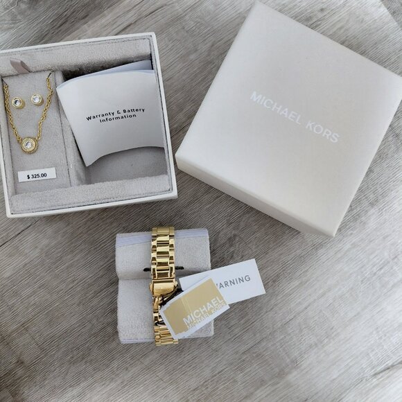 Michael Kors - Picture 4 of 4